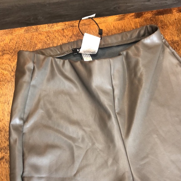Express faux Leather XS Pants NWT - Picture 5 of 14